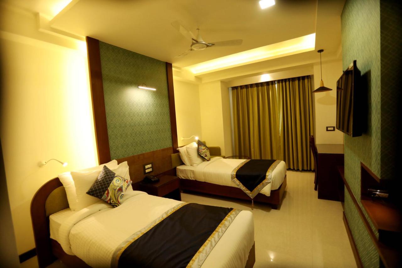 The Pinnacle Inn Sarnath Варанаси Экстерьер фото