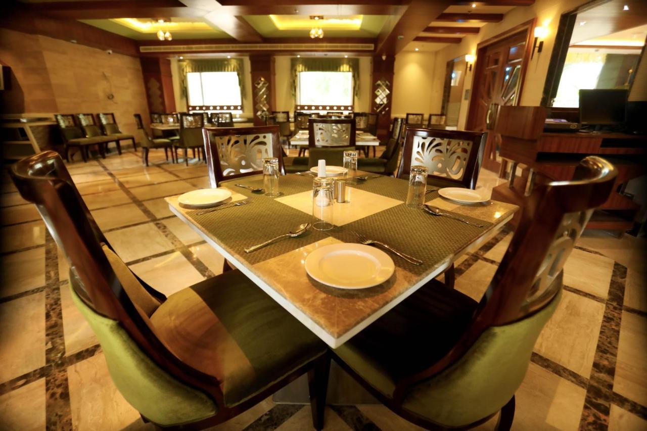 The Pinnacle Inn Sarnath Варанаси Экстерьер фото
