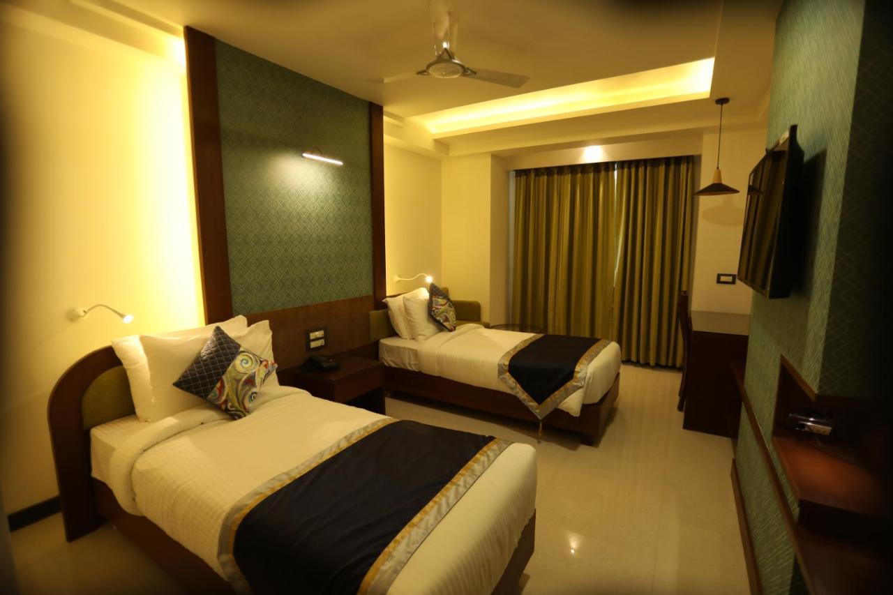 The Pinnacle Inn Sarnath Варанаси Экстерьер фото